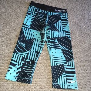 women’s medium capris nike leggings